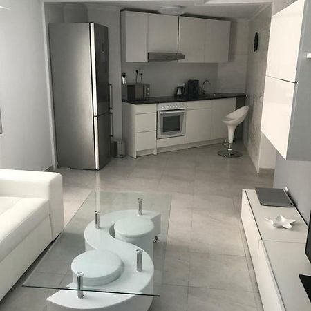 Modern Beach Apartment Торевьиа Экстерьер фото