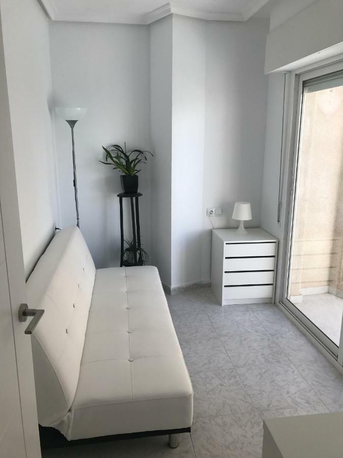 Modern Beach Apartment Торевьиа Экстерьер фото