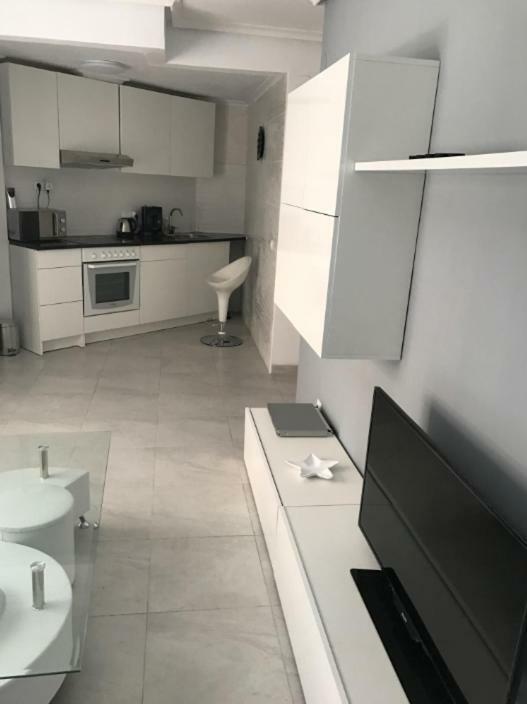 Modern Beach Apartment Торевьиа Экстерьер фото