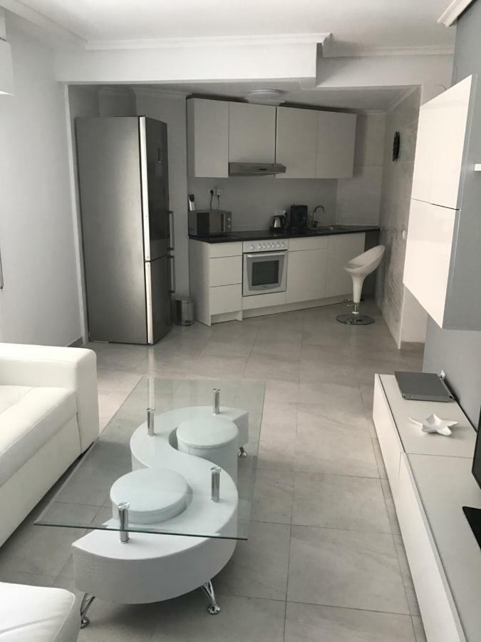 Modern Beach Apartment Торевьиа Экстерьер фото